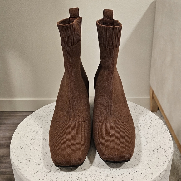 Vivaia Regina Pro Square Toed Water-Repellant Boots - Picture 2 of 6